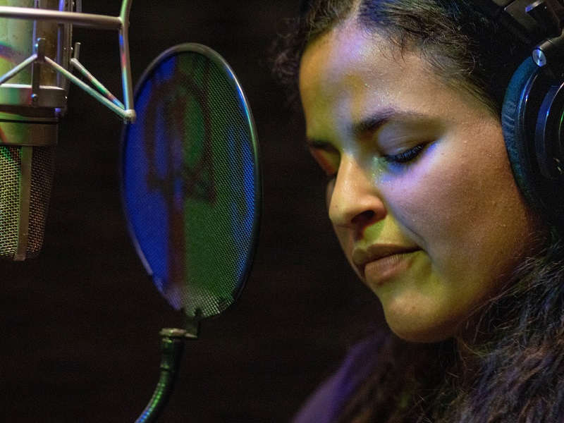 image of Lina Beach recording in the microphone