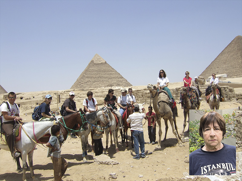Dee Birnbaum and an Egyptian tour group