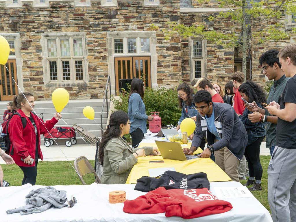 students at Career Services event signing up for Handshake 