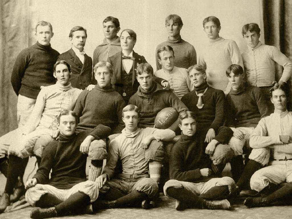 an old-fashioned photo of an early football team
