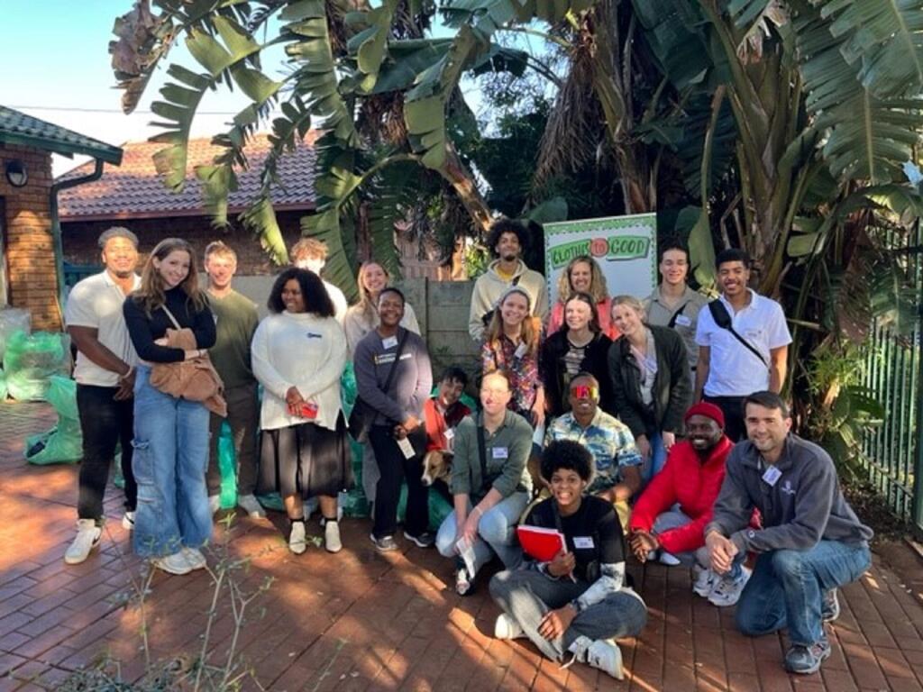 group image of participants of Rhodes Colleges' South Africa Maymester