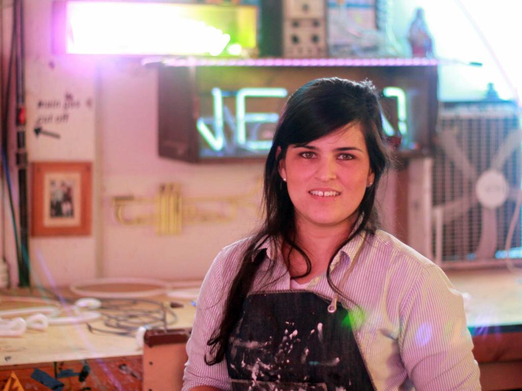 image of Esther Ruiz in an art studio