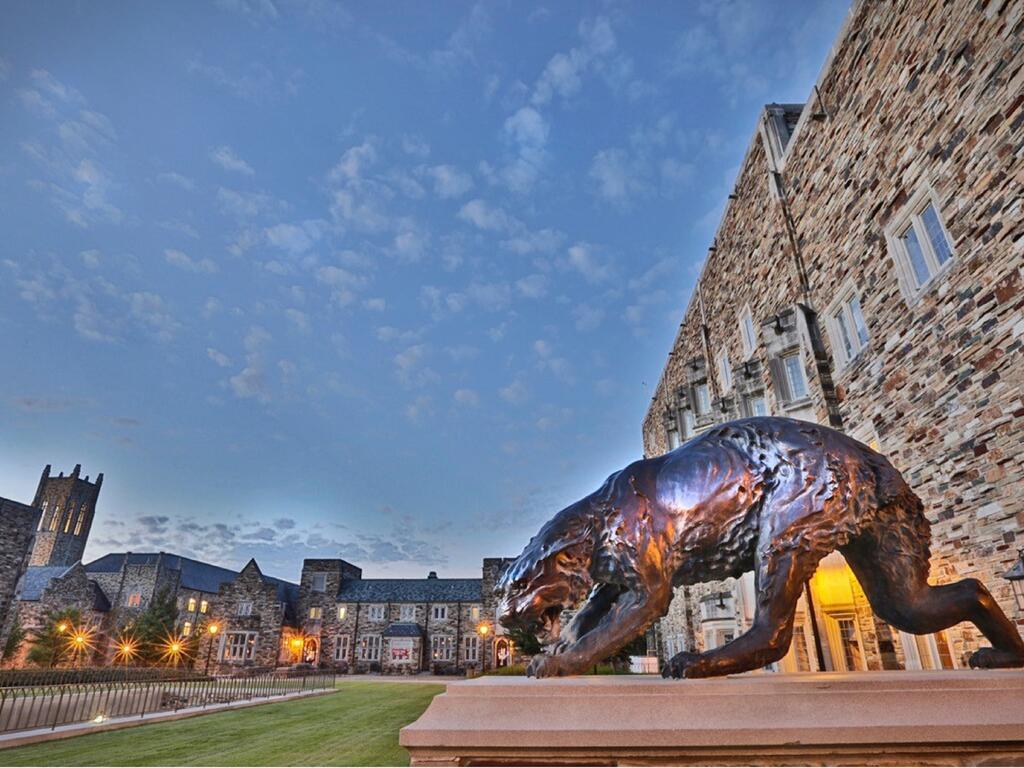 image of Lynx statue on Rhodes College campus