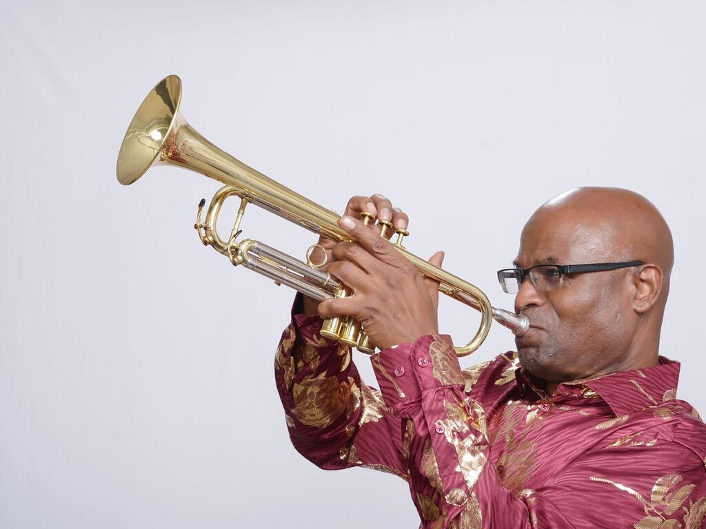 image of Muneer Nasser playing the trumpet
