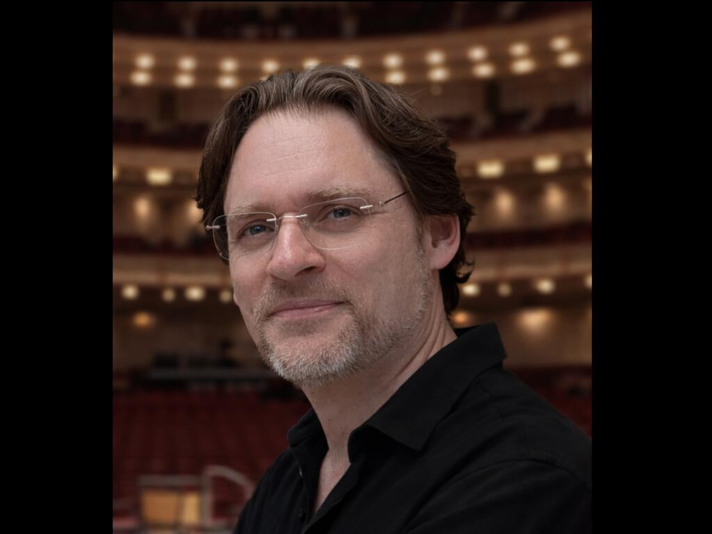 head and shoulder image of Žak Ozmo