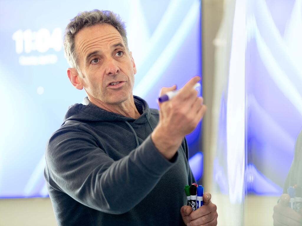 Image of Eric Gottlieb teaching